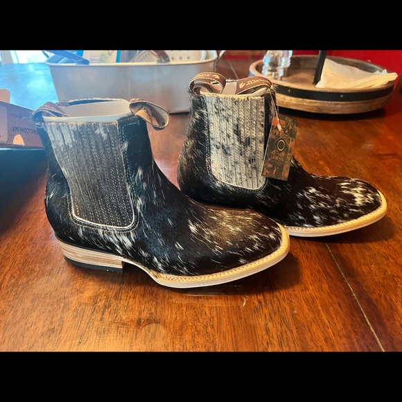Cowhide boots - Picture 4 of 6